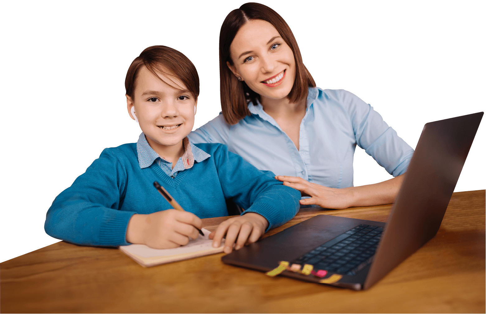 Alumno y profesora con laptop